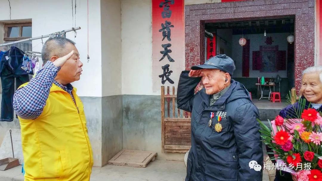 李建華與抗戰(zhàn)老兵的故事：為英雄盡孝道，為后世傳善行